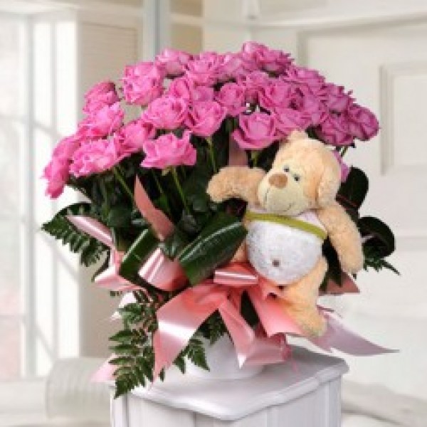 arrangement-of-roses-and-teddy-bear